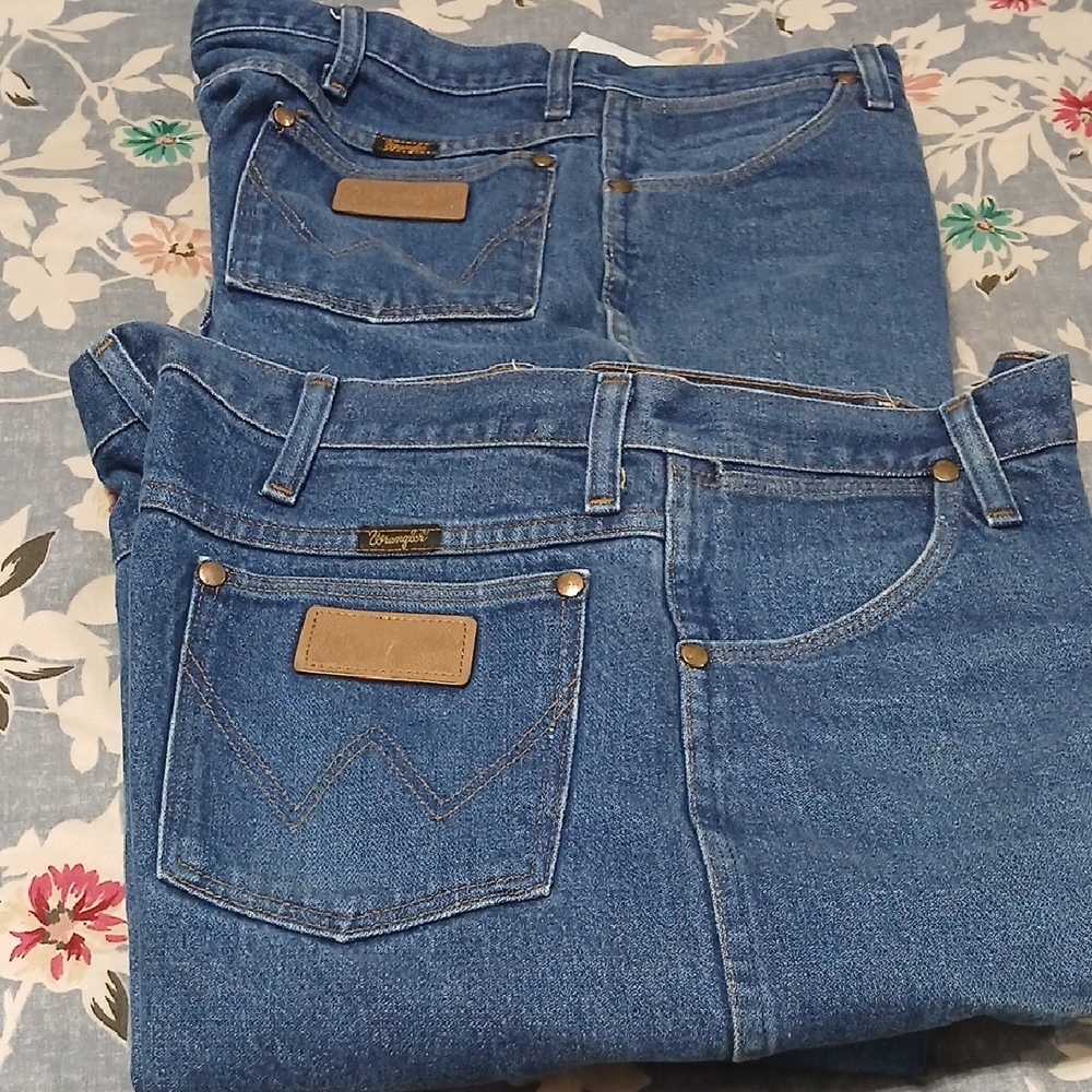 Wrangler Classic Blue Jeans with Leather Patch
